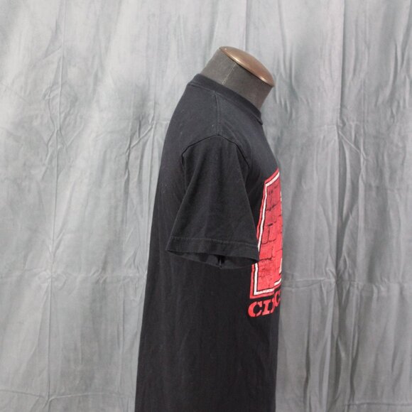 Cincinnati Bearcats Shirt (Retro) - Big Logo by Foot Locker - Men's Medium - Picture 6 of 7